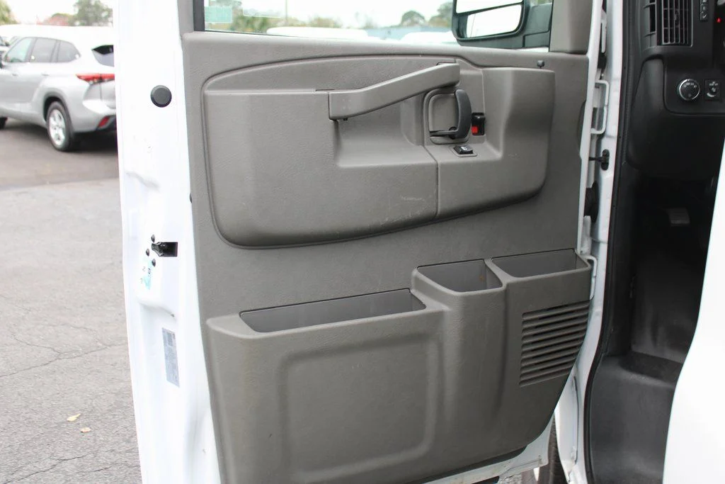 2023 GMC Savana Cargo Work Van - Photo 14