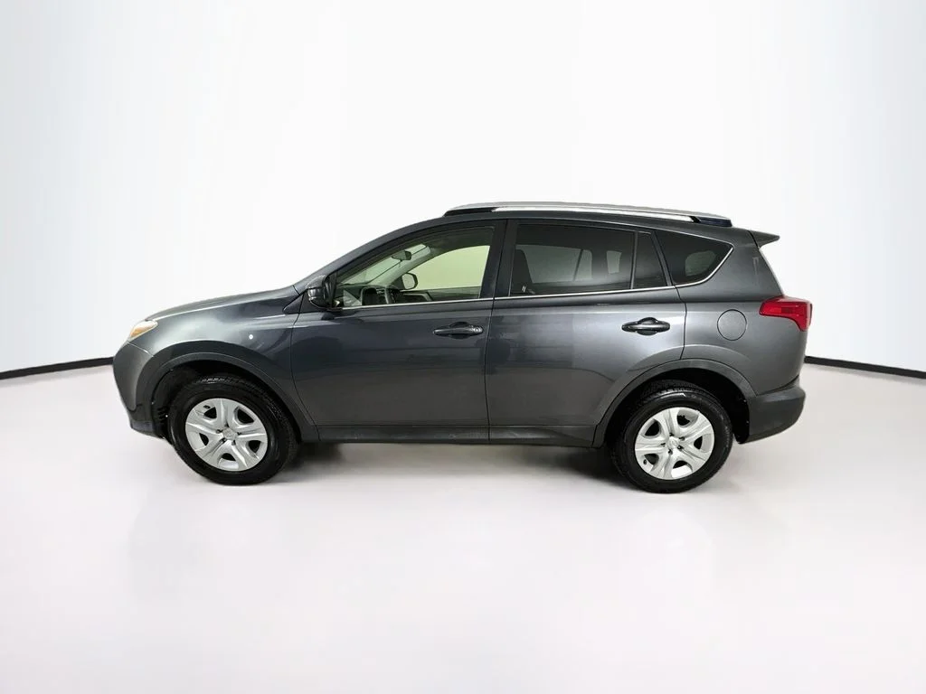 Used 2013 Gray Toyota LE image 4