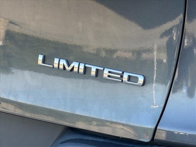 Used 2016 Granite Crystal Metallic Clearcoat Jeep Limited image 11