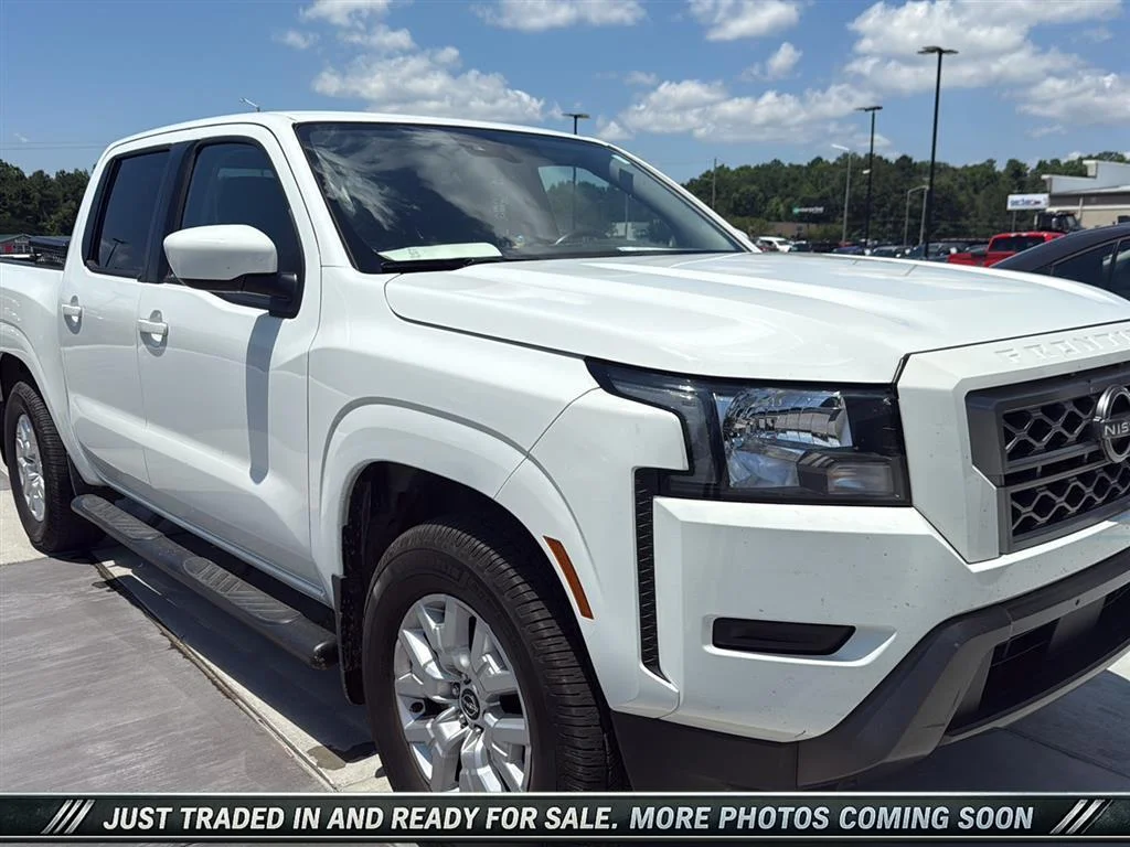 2022 Nissan Frontier SV Crew Cab 4X2 SWB's photo