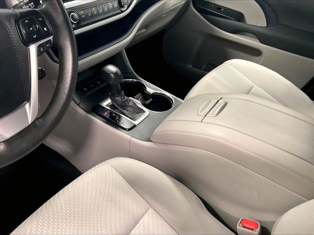Used 2019 Gray Toyota LE image 21