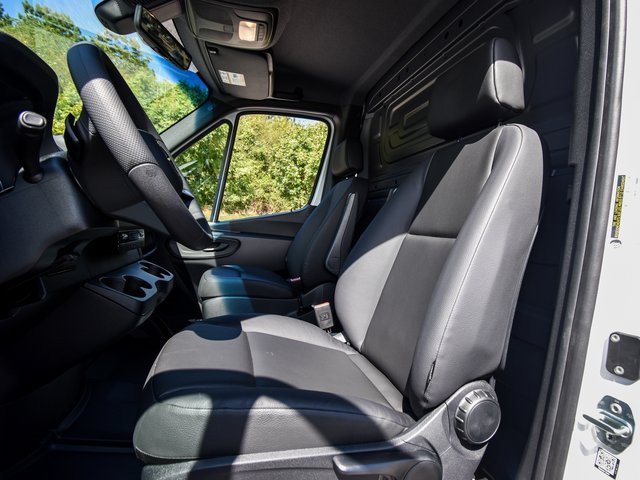New 2026 Arctic White Mercedes-Benz Cargo 144 WB image 39