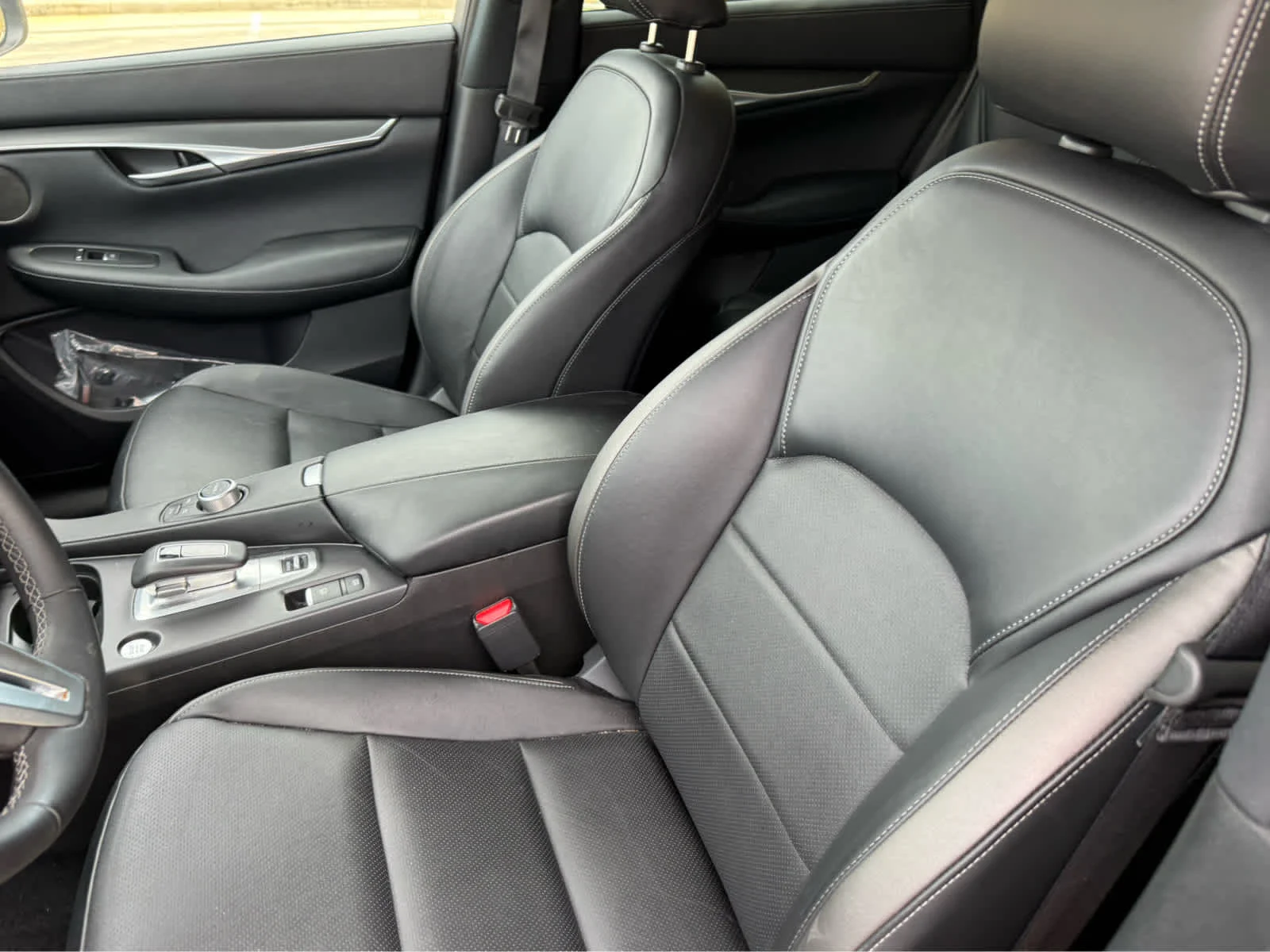 Certified Used 2025 Hermosa Blue INFINITI LUXE image 12