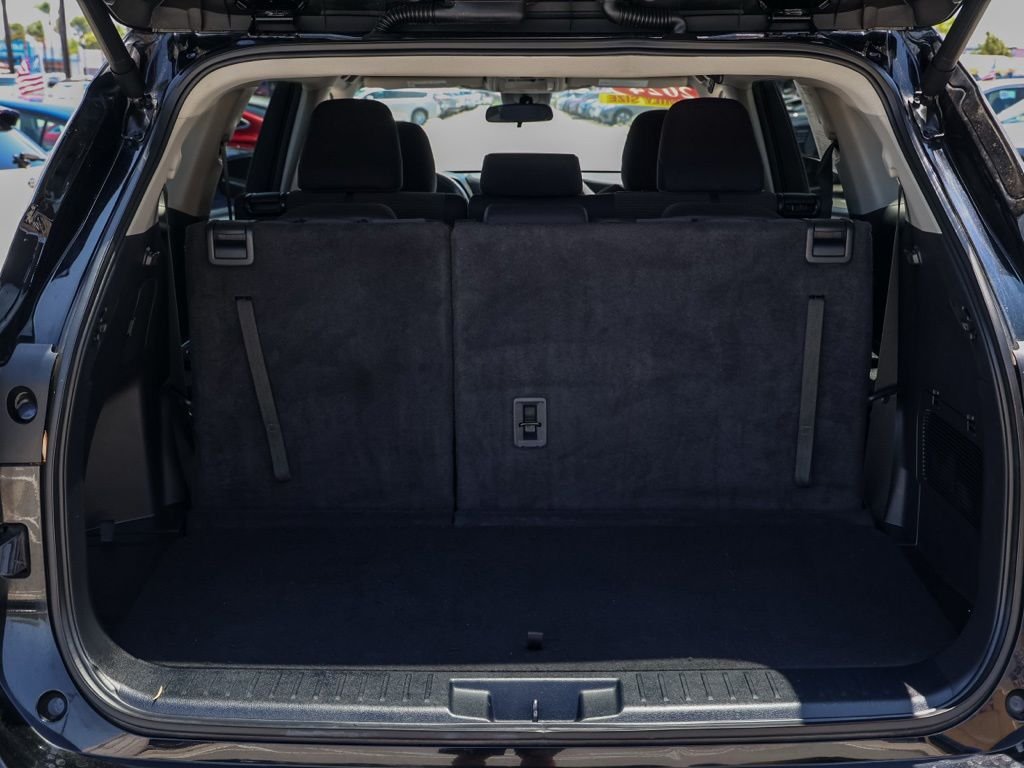 2024 Toyota Highlander LE - Photo 15