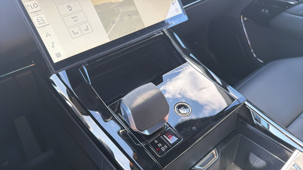 New 2026 Santorini Black Land Rover SE image 21