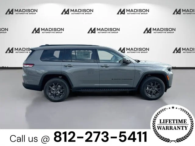 New 2027 Gray Jeep Laredo Altitude image 4