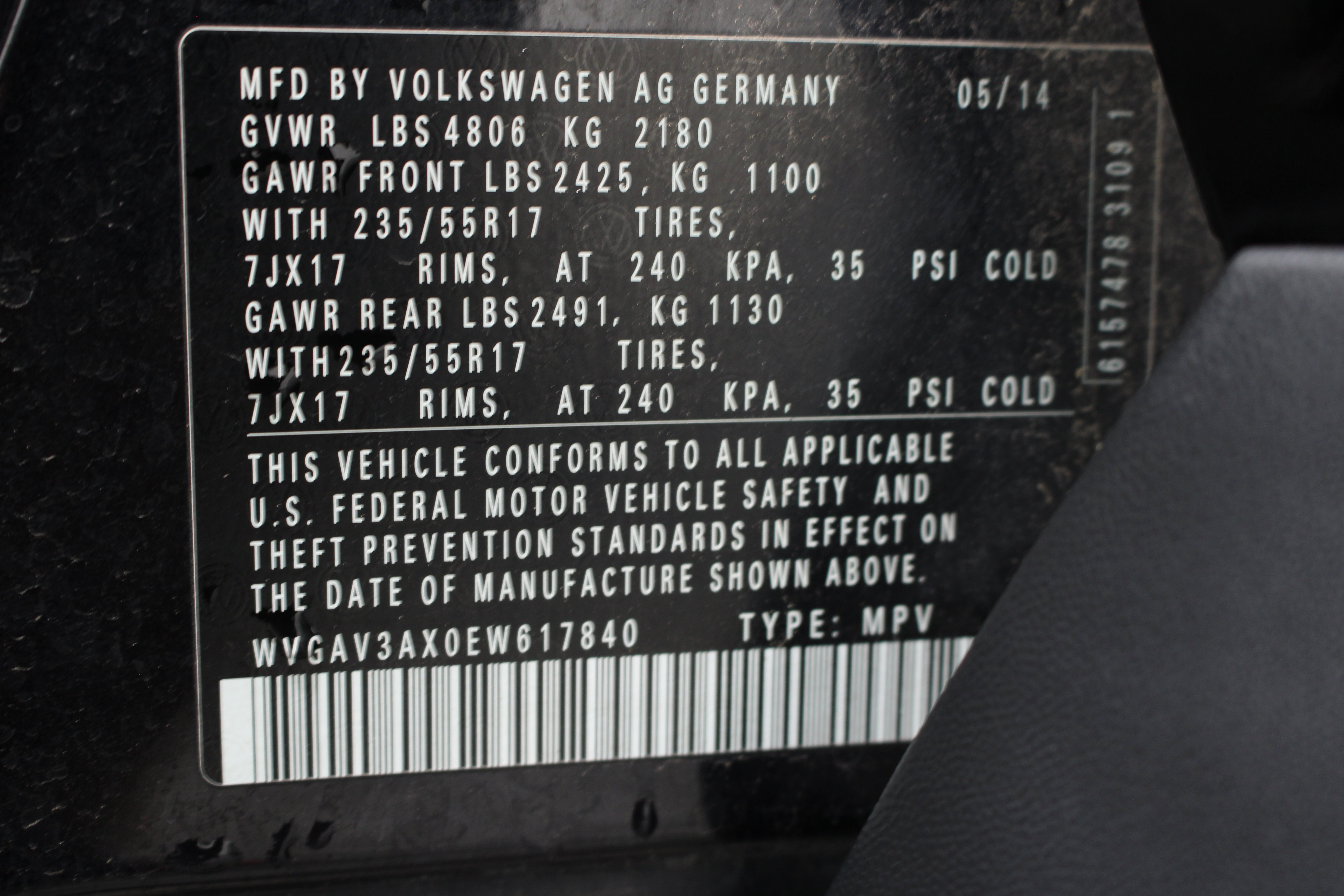 Used 2014 Deep Black Pearl Volkswagen SE image 33