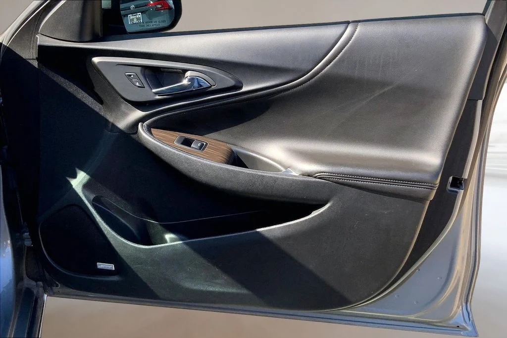 Used 2023 Sterling Gray Metallic Chevrolet LT image 23