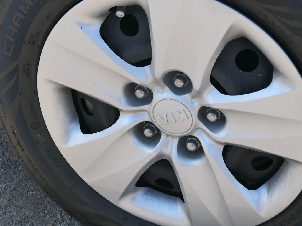 Used 2017 White Kia LX image 9