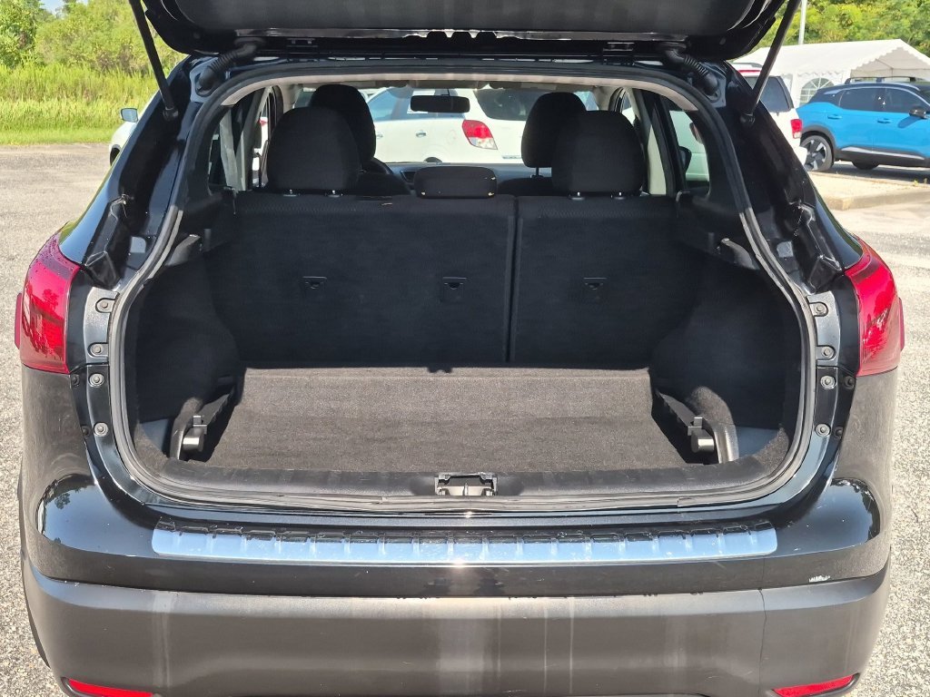Used 2019 Black Nissan S image 31