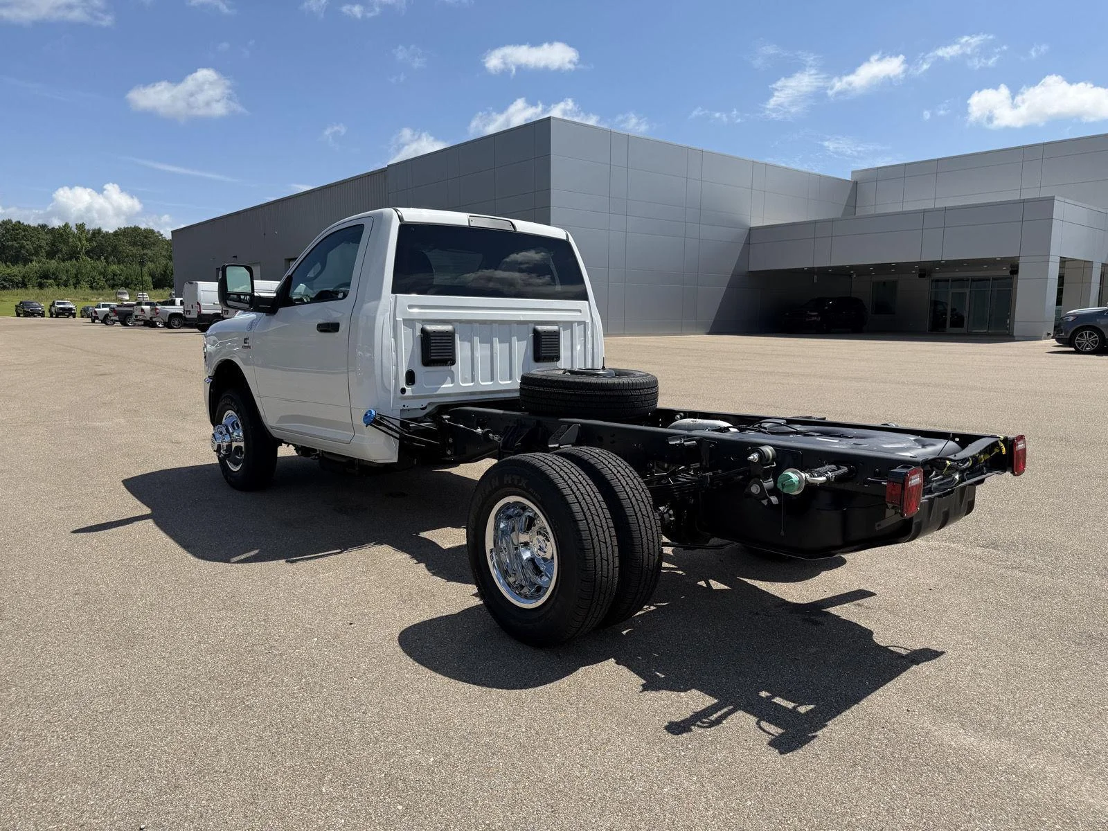 New 2026 Bright White Clear-Coat Exterior Paint RAM Tradesman image 4