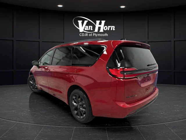 New 2026 Red Hot Pearl-Coat Exterior Paint Chrysler Select image 5