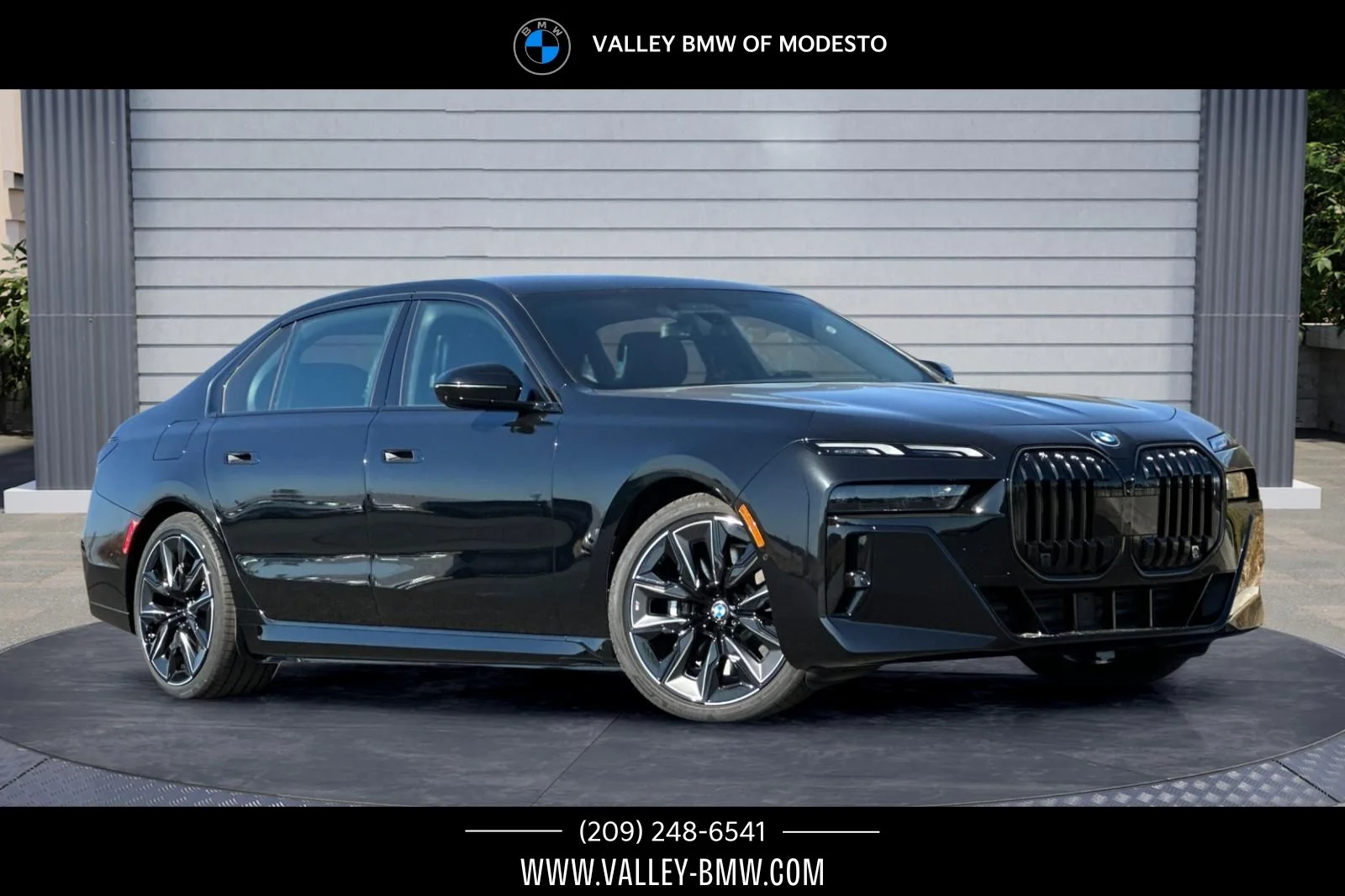 New 2026 Black Sapphire Metallic BMW xDrive60 image 1