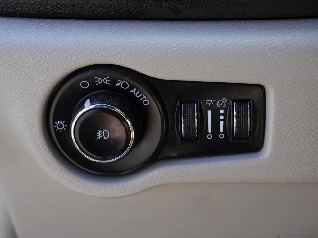2023 Chrysler Pacifica Touring L - Photo 12