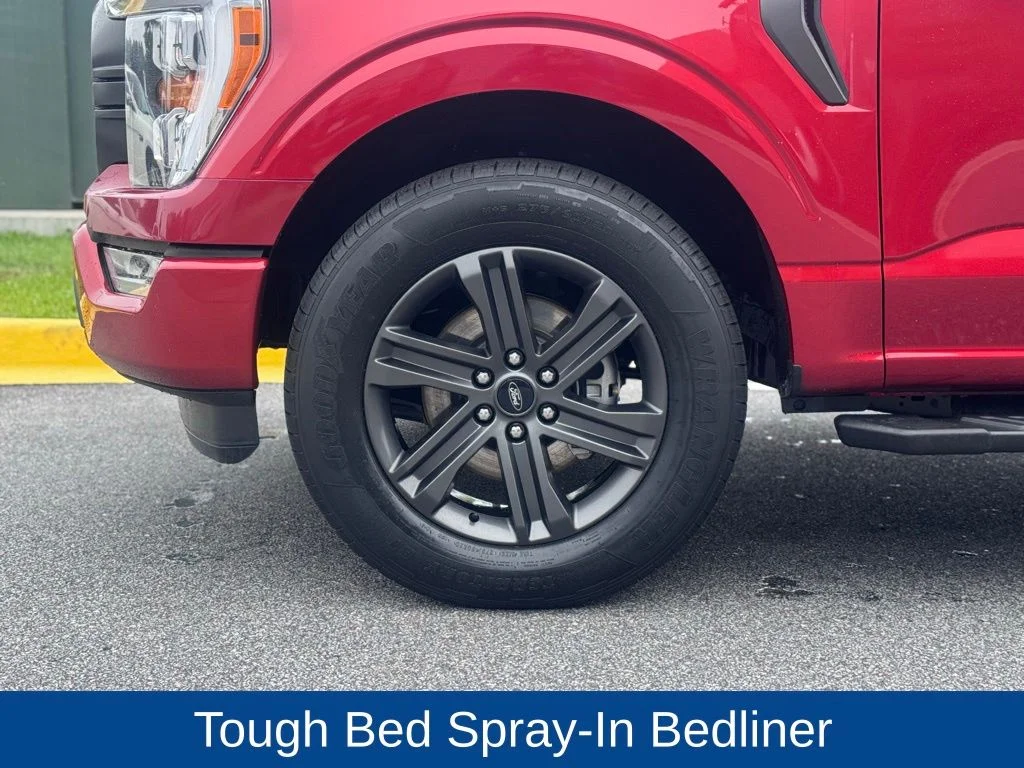 Used 2023 Hot Pepper Red Metallic Tinted Clearcoat Ford XLT image 9