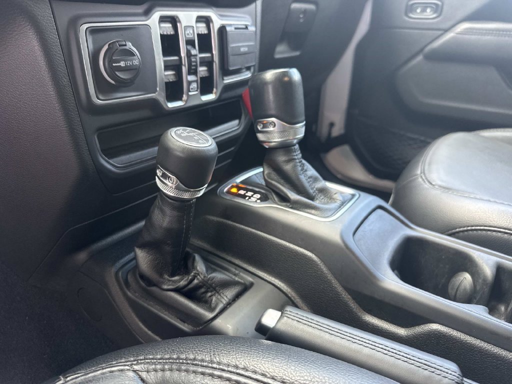 Used 2023 White Jeep Altitude image 46