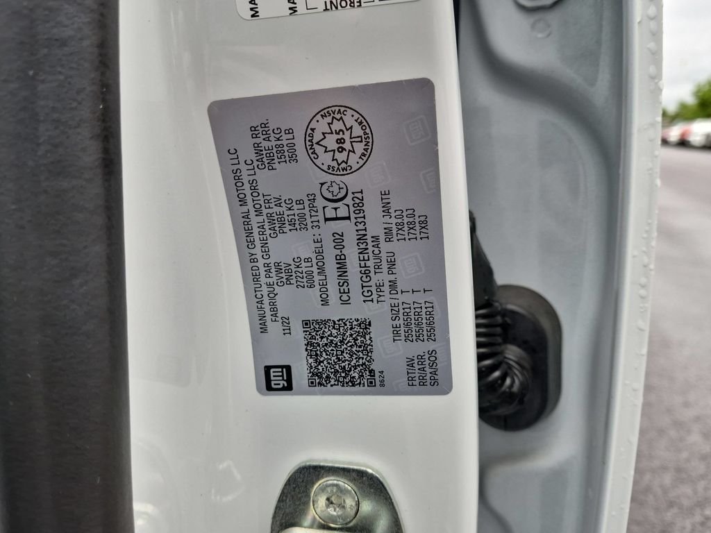 Used 2022 White GMC AT4 w/Leather image 26