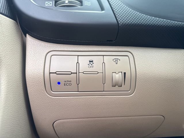 Used 2017 Beige Hyundai Value Edition image 13