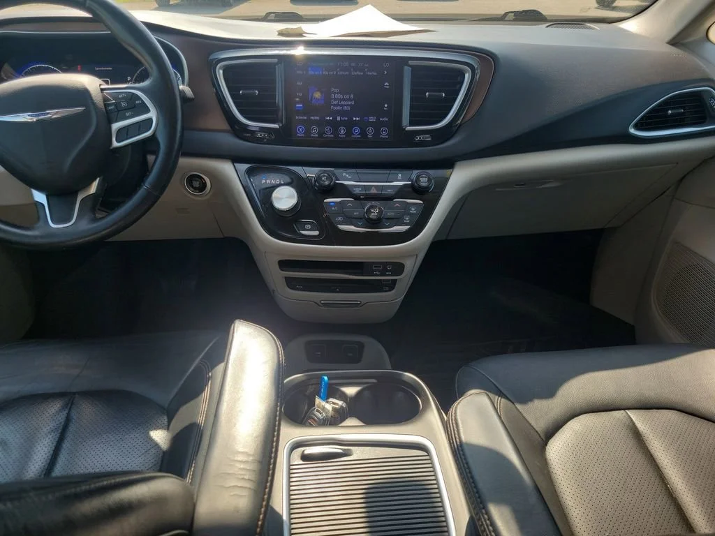 Used 2017 White Chrysler Touring-L Plus image 13