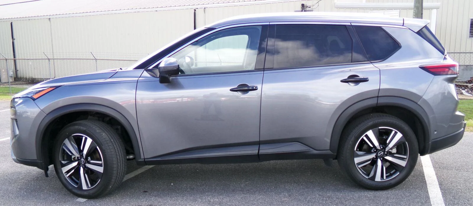 Used 2025 Gun Metallic Nissan SL image 2