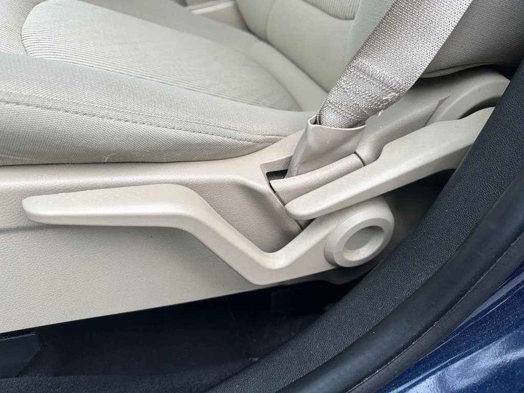Used 2018 Blue Dodge SE image 28