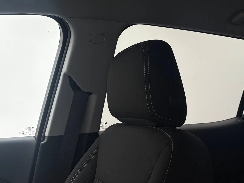 Used 2023 Summit White GMC SLE image 41