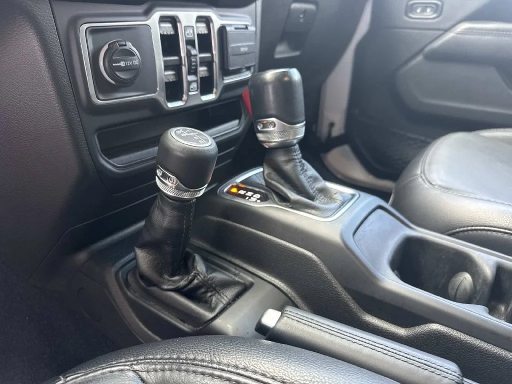 Used 2023 White Jeep Altitude image 46