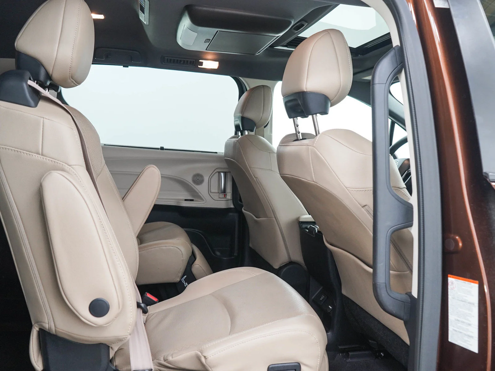 Used 2021  Toyota LE image 13