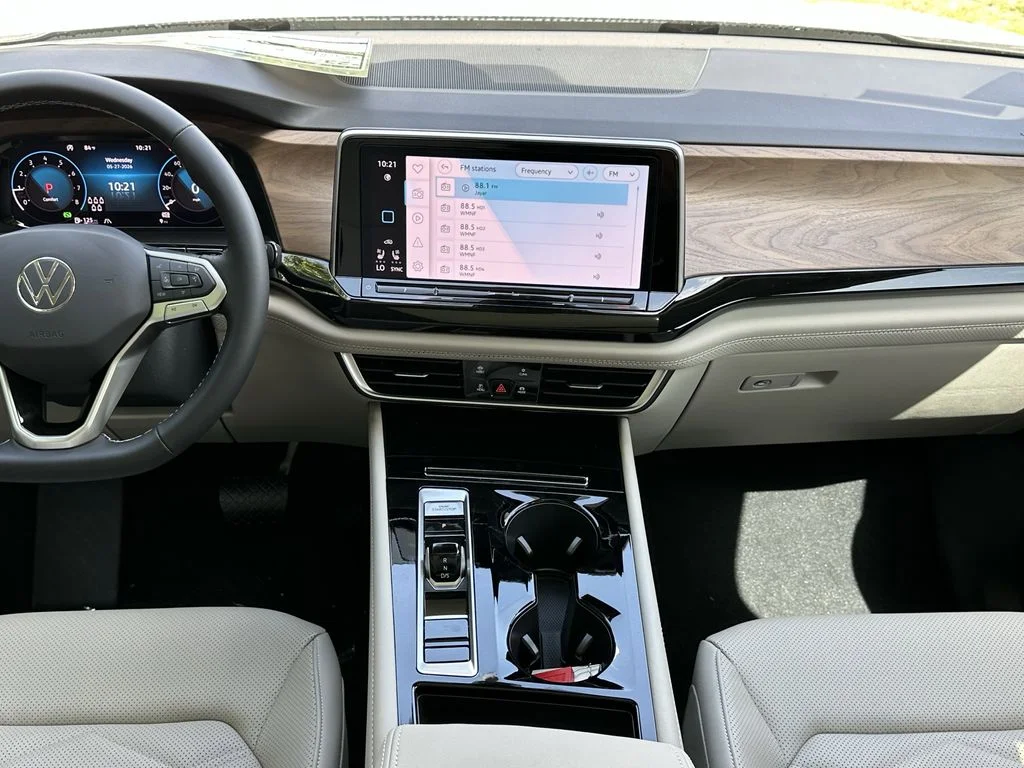 New 2026 White/off-white Volkswagen 2.0T SE w/Technology image 11