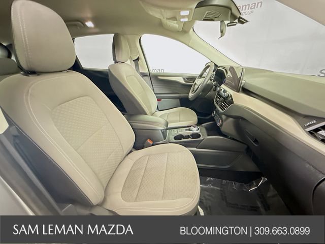 Used 2022 Silver Ford SE image 25