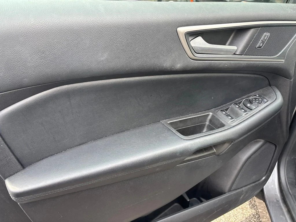 Used 2021 Gray Ford SEL image 9