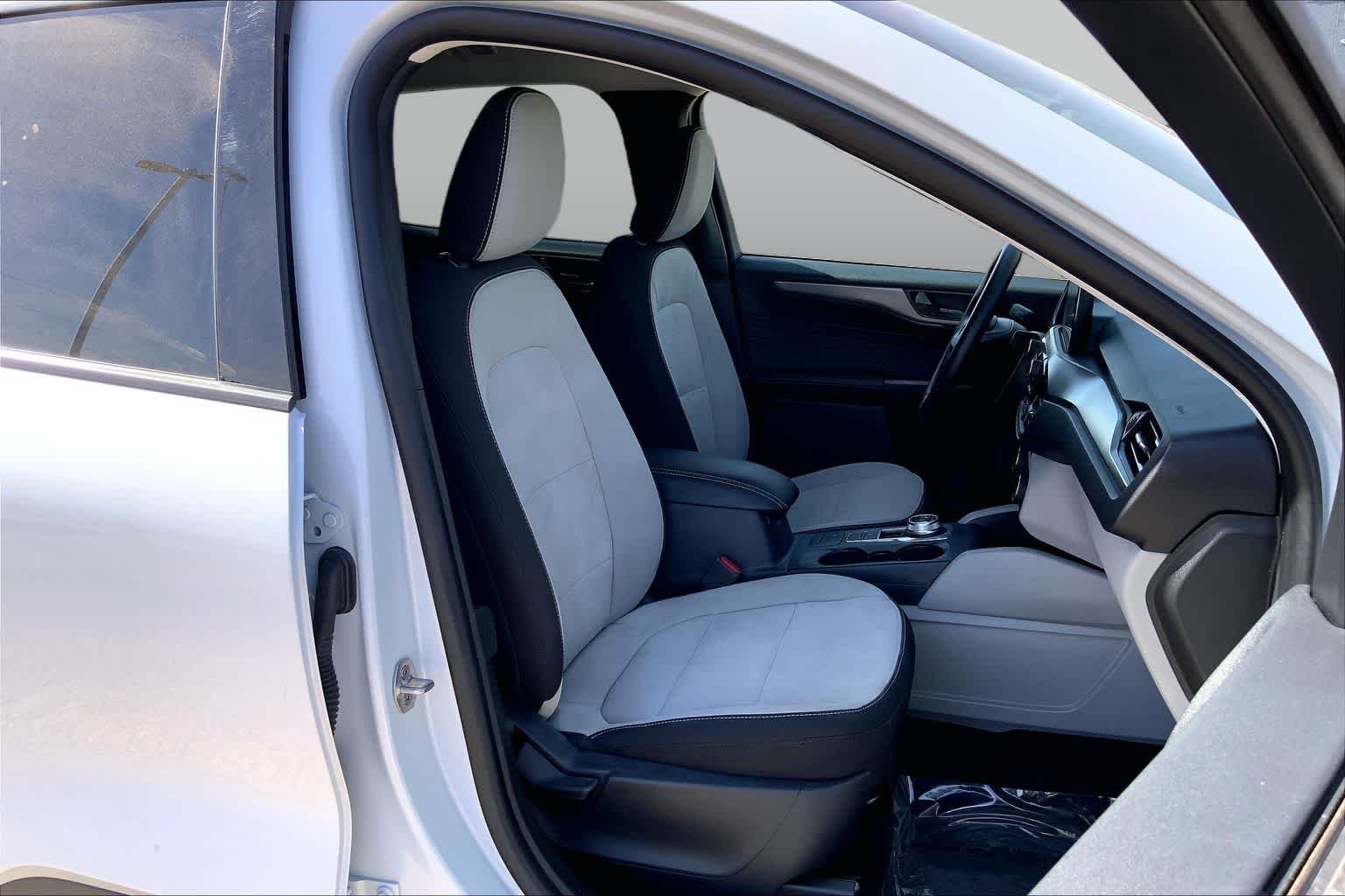 Used 2025 Space Silver Metallic Ford Active image 17