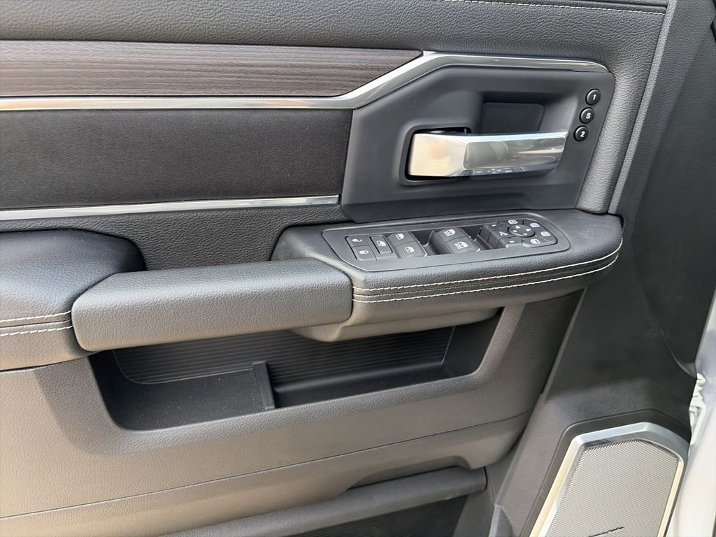 New 2026 Bright White Clear-Coat Exterior Paint Ram Laramie image 17