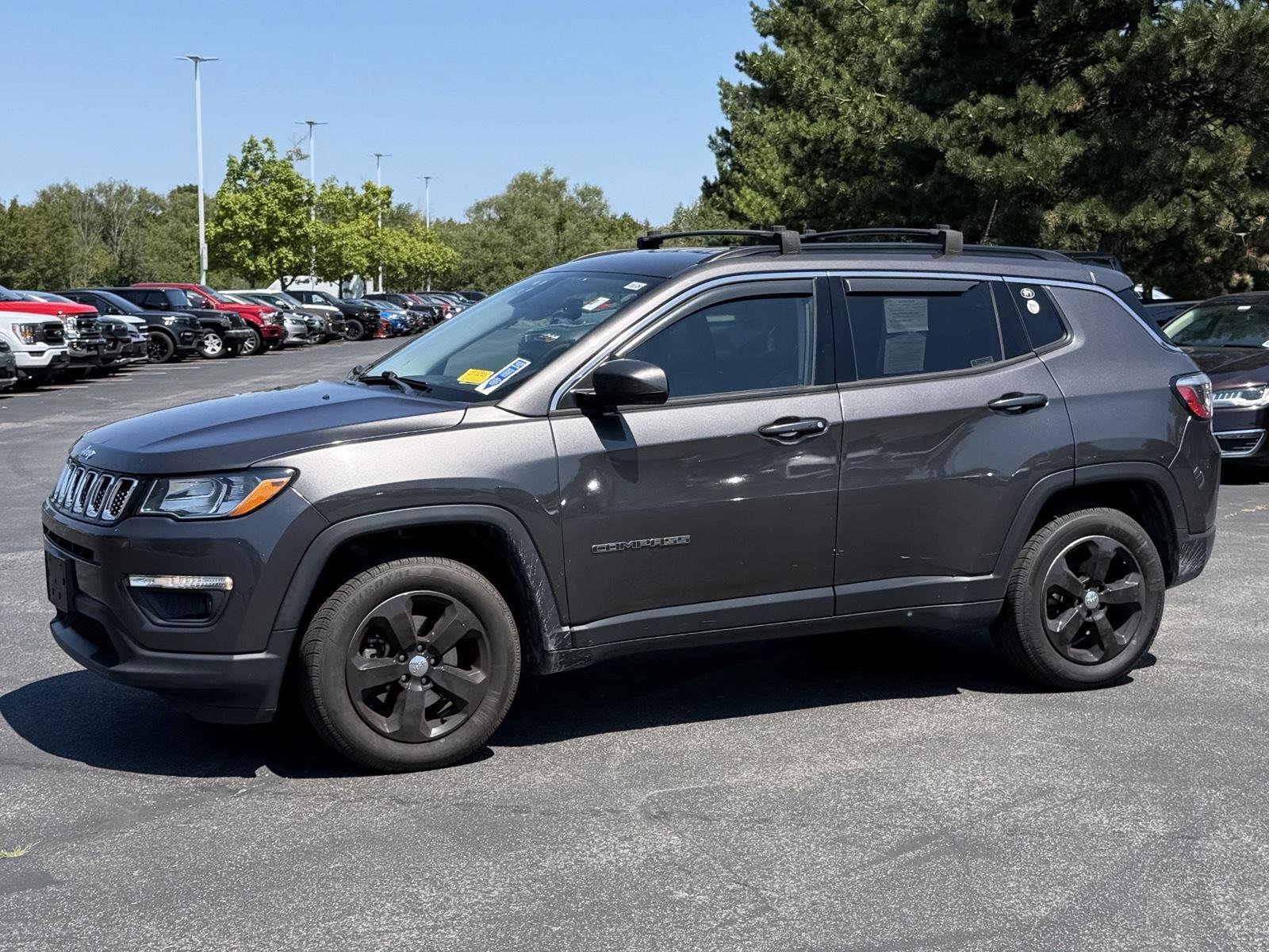 Used 2019 Granite Crystal Metallic Clearcoat Jeep Latitude image 2
