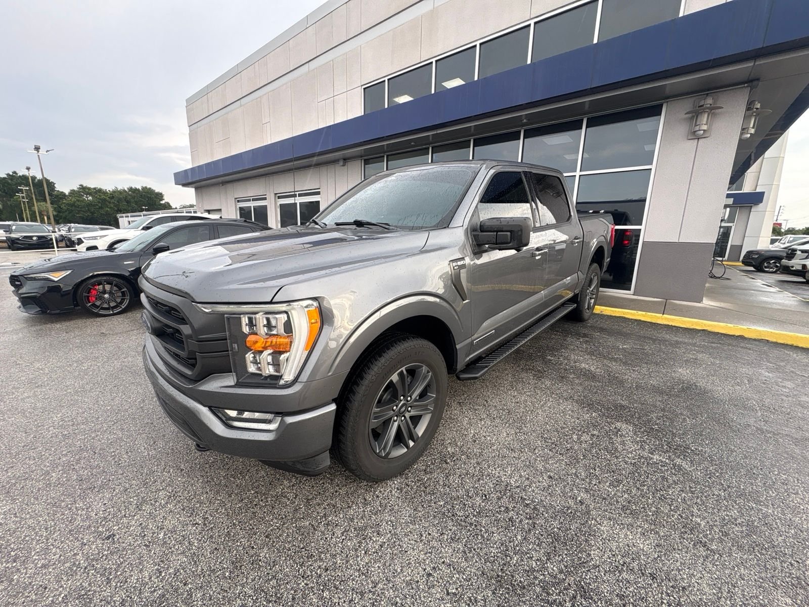 Used 2023 Gray Ford XLT image 3