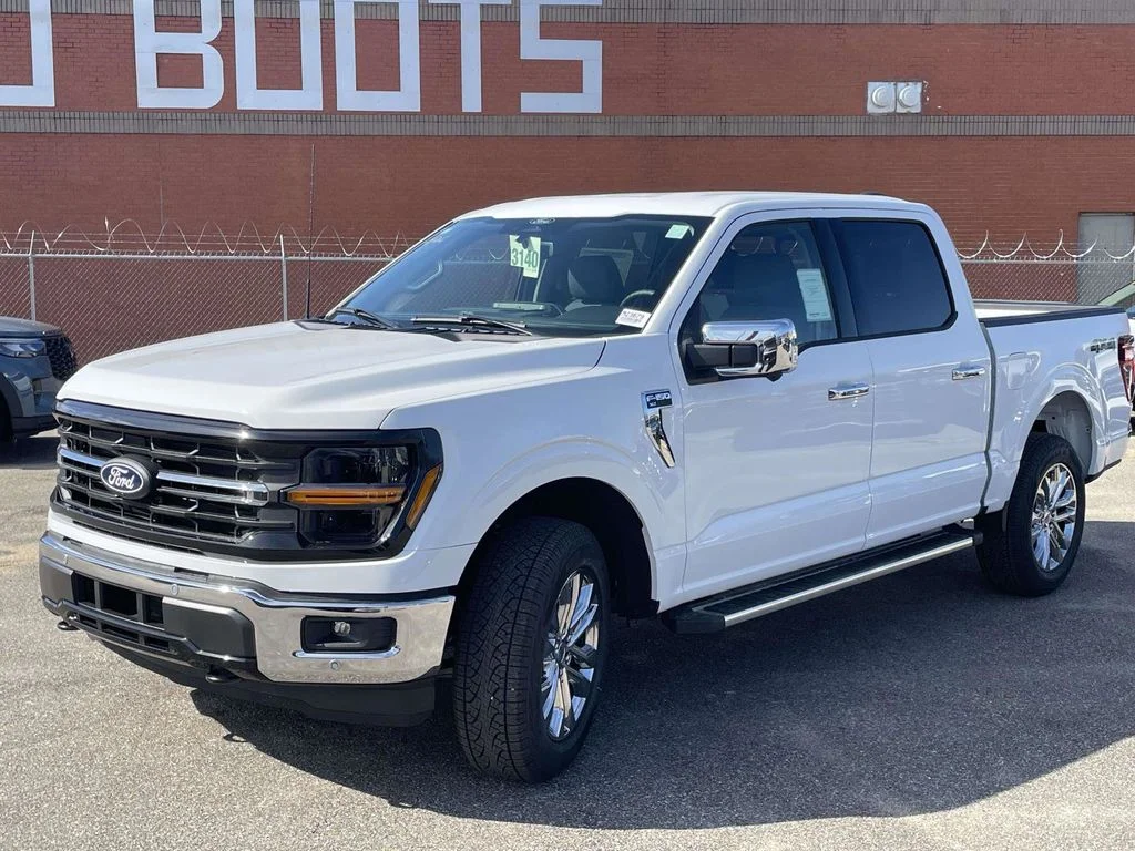 New 2026 Oxford White Ford XLT image 7