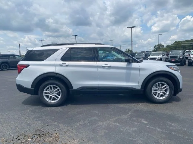 New 2026 Space White Metallic Ford Active image 9