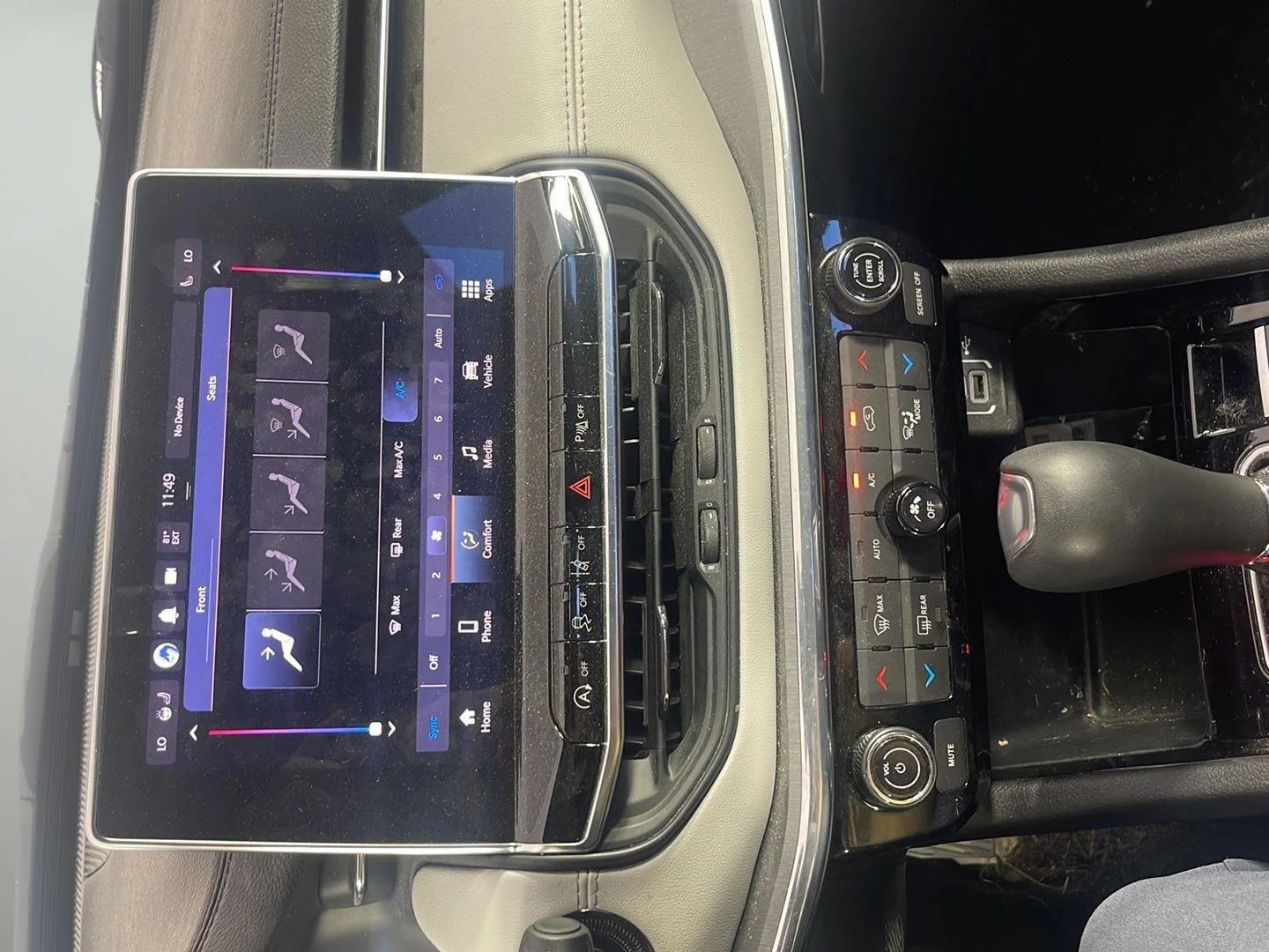 Used 2024 Hydro Blue Pearlcoat Jeep Limited image 18