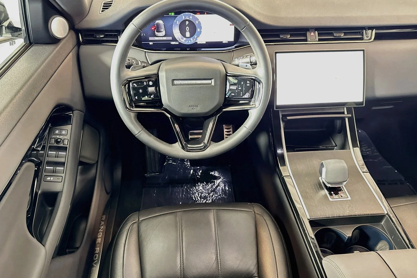 Used 2024 Fuji White Land Rover Dynamic SE image 21