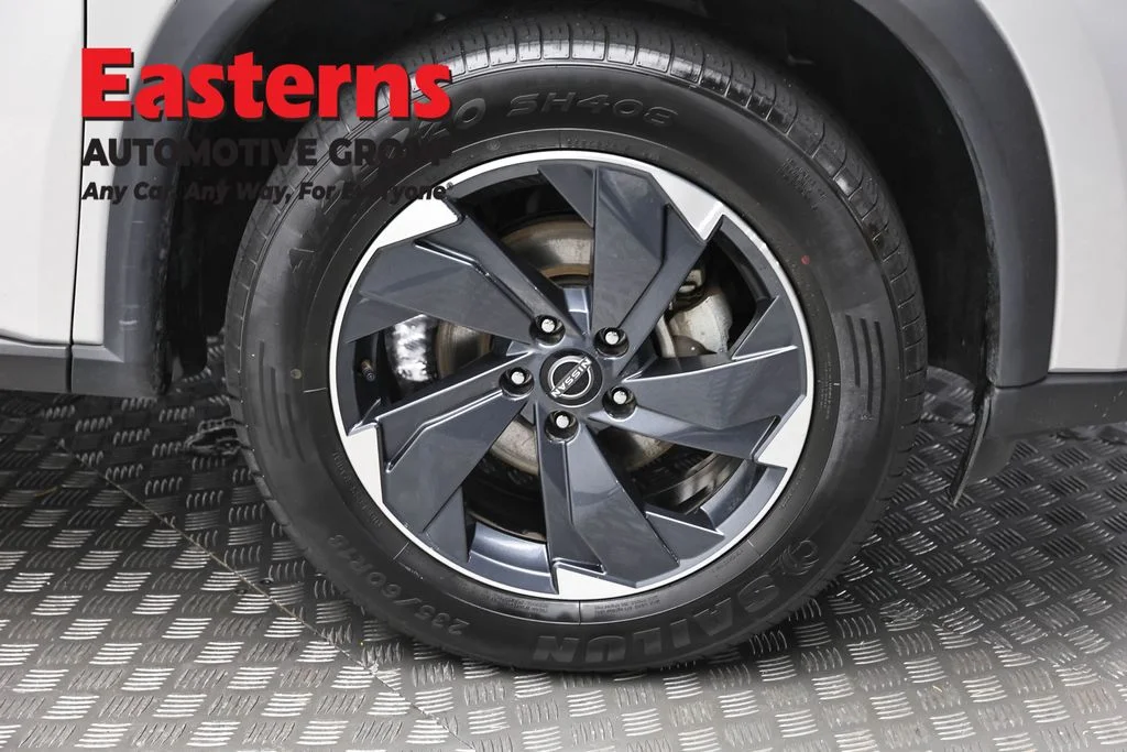 Used 2024 Silver Nissan SV image 30