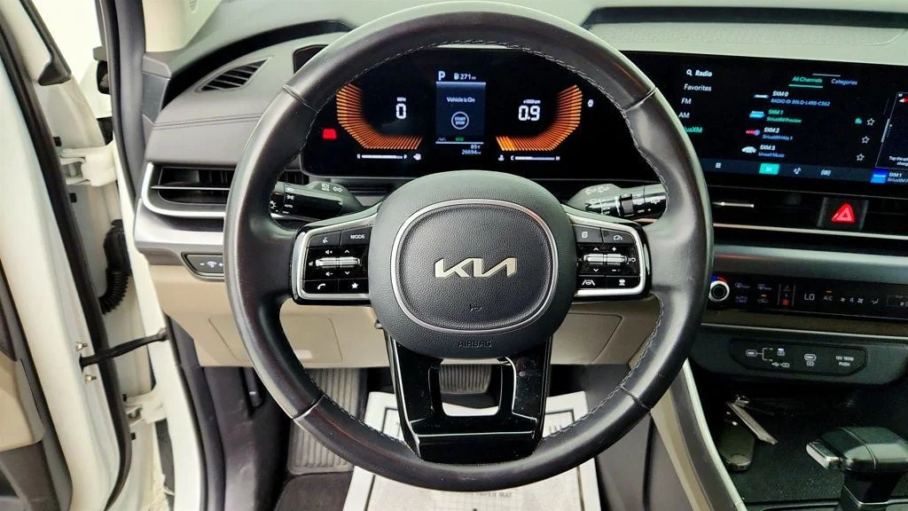 Used 2025 Snow White Pearl Kia LXS FWD image 13