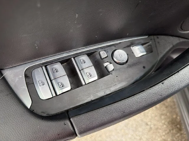 Used 2022 Black BMW sDrive30i image 17