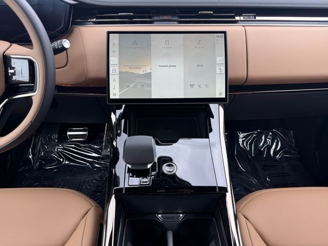 New 2026 Charente Grey Land Rover Dynamic SE image 15