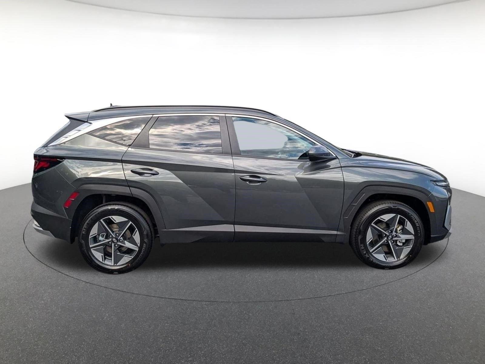 New 2026 Amazon Gray Hyundai SEL image 3