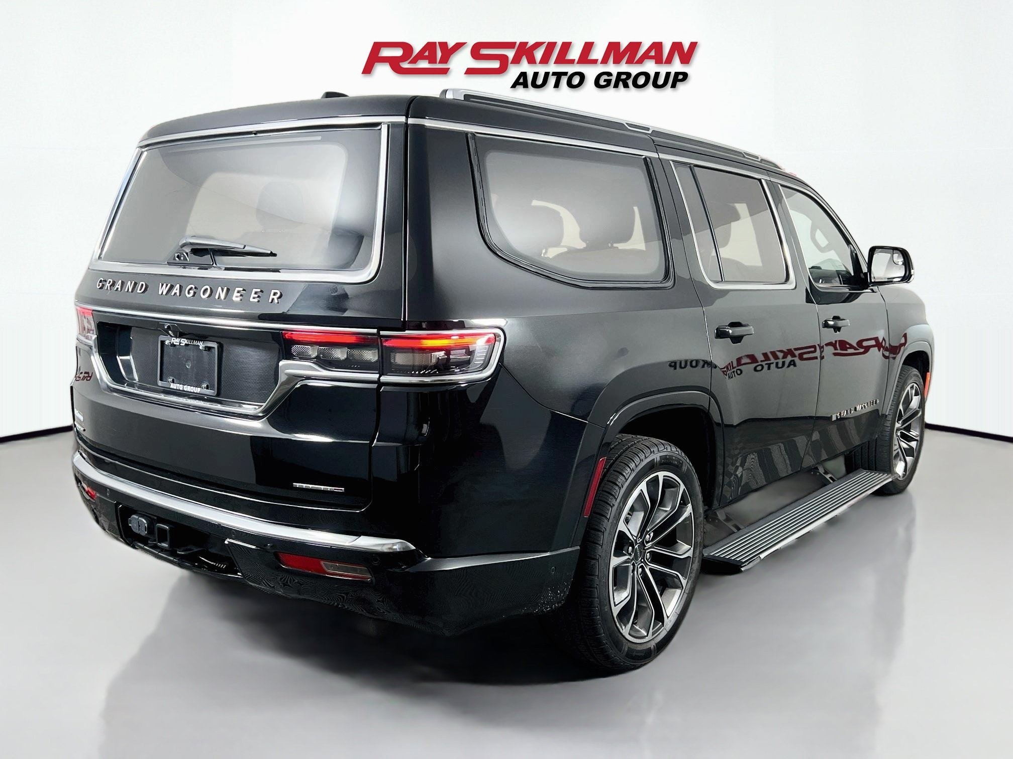 Used 2022 Diamond Black Crystal Pearlcoat Jeep SERIES III image 7