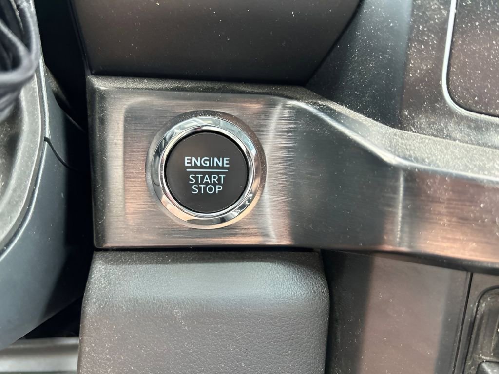 Used 2024 Gray Metallic Ford Lariat image 31