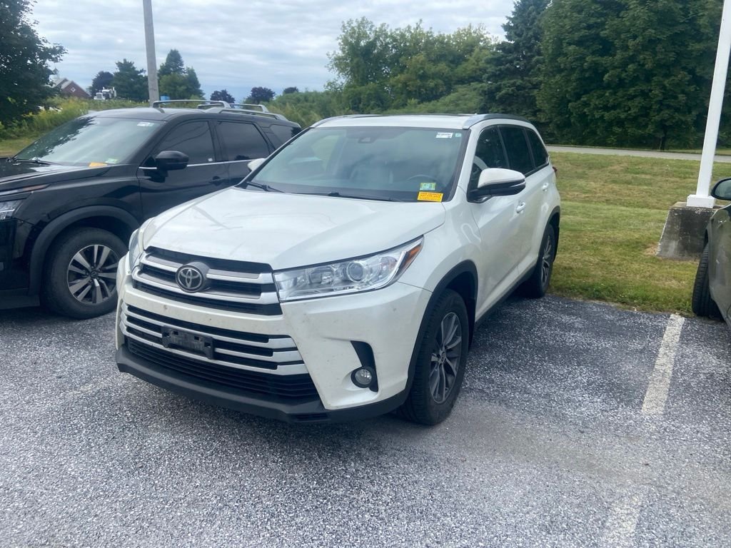 Used 2019 Blizzard Pearl Toyota XLE image 3