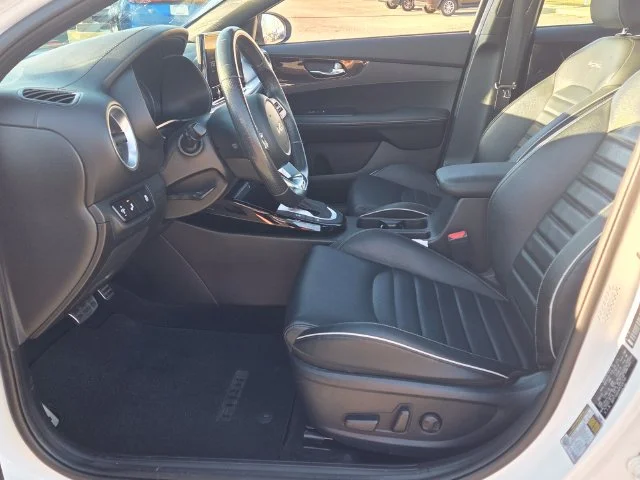 Used 2023 White Kia GT-Line image 5