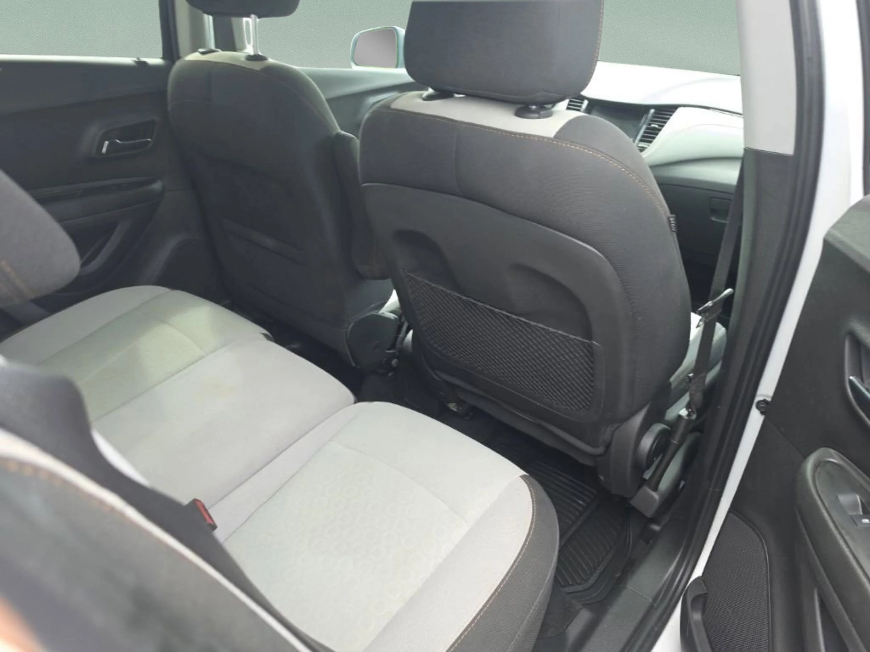Used 2020 SUMMIT WHITE Chevrolet LS image 28