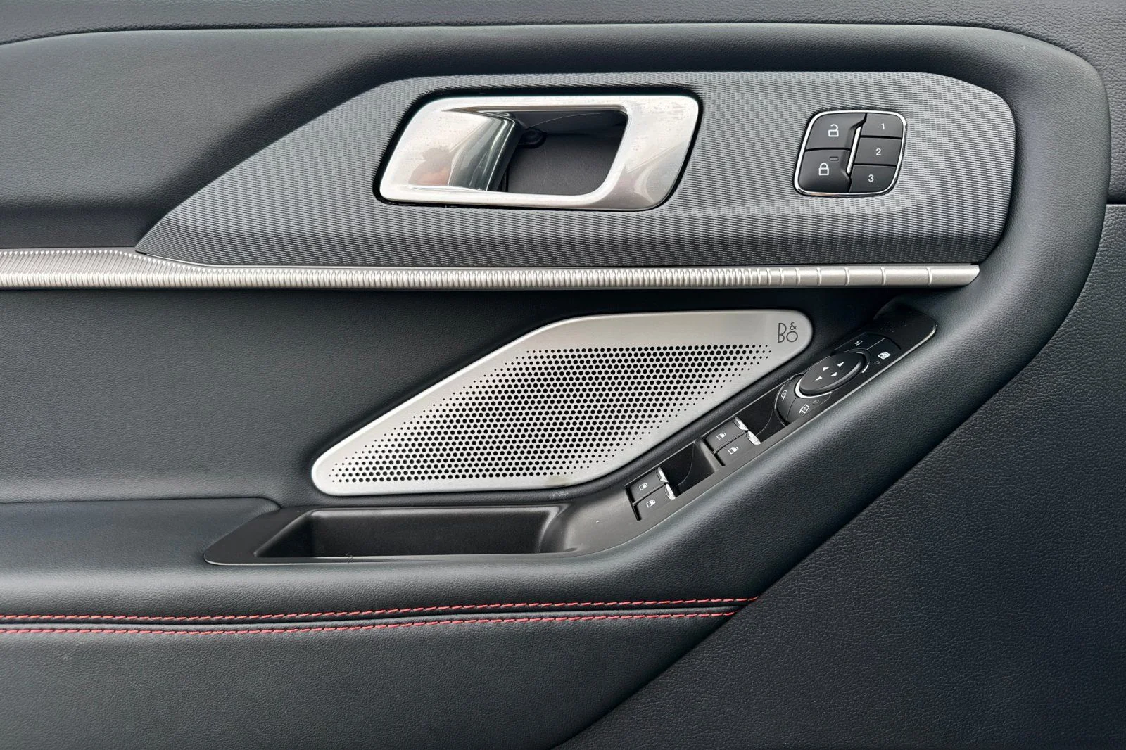 2026 Ford Explorer ST - Photo 11
